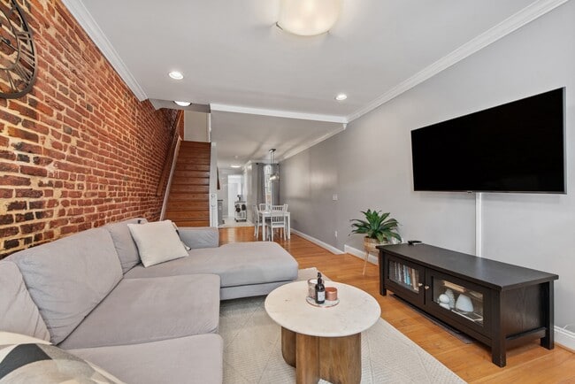 Building Photo - 8 E Randall St