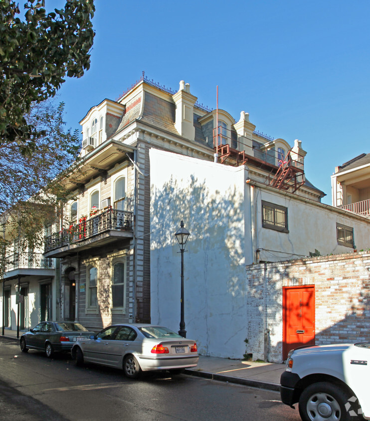 Primary Photo - 1309 Dauphine St