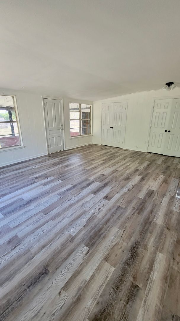 Building Photo - Marvelous in Mineral Wells