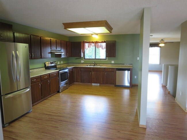 Building Photo - 4401-4444 44 Ave