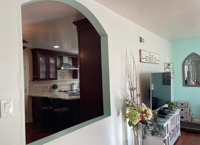 Vista de la cocina desde la sala de estar - 2336 Aram Ave