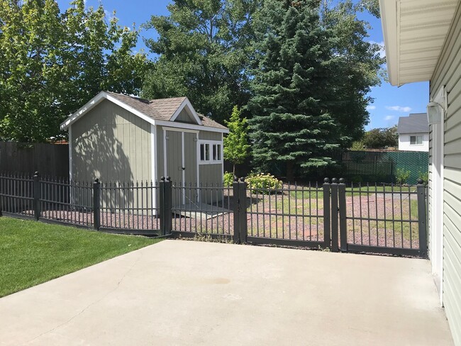 Building Photo - Great Curb Appeal