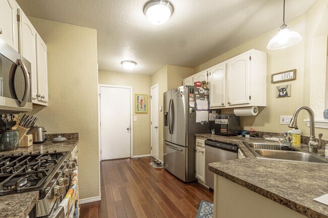 Building Photo - Briargate home on Chancellor for rent!