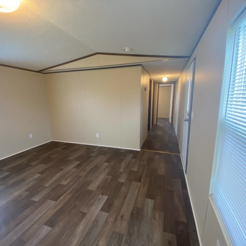 Building Photo - Pine Lake