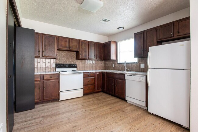 Foto del edificio - 1826 S Laura St