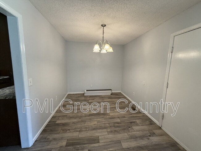 Building Photo - 322 W Quantico St
