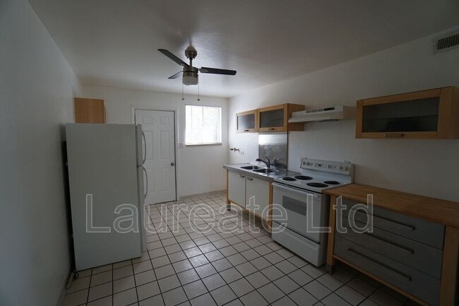 Foto del edificio - 5550 W 3rd Pl