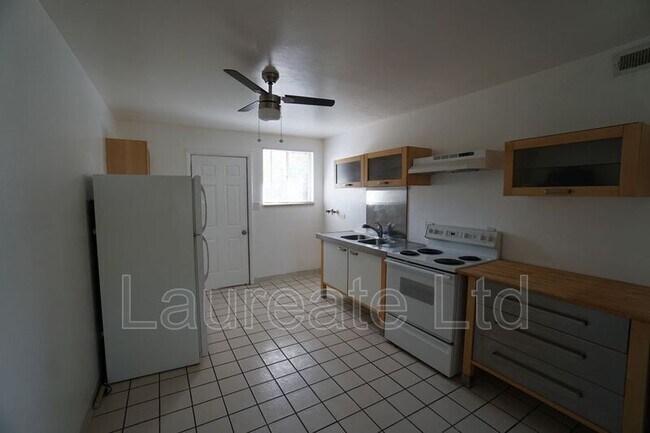 Building Photo - 5550 W 3rd Pl