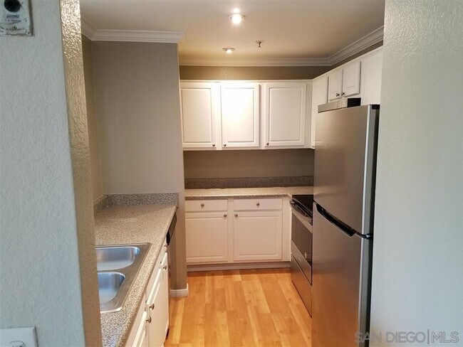 Building Photo - 3550 Lebon Dr