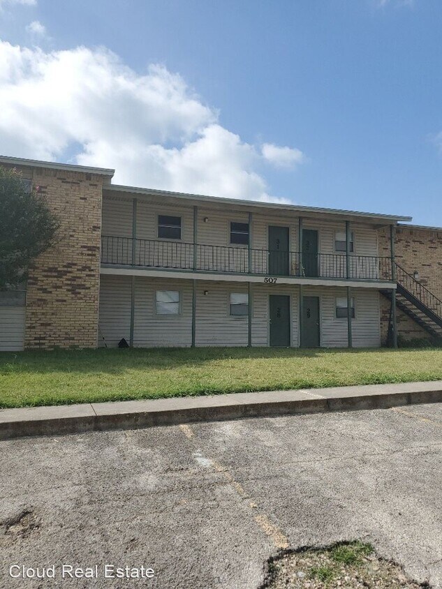 Primary Photo - 507 Hackberry St