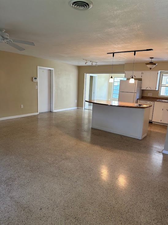 Foto del edificio - 1560 Elizabeth Ln