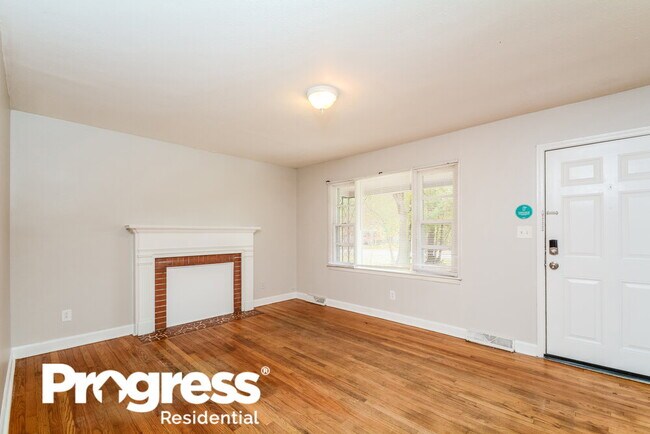 Building Photo - 110 E Crestview Dr