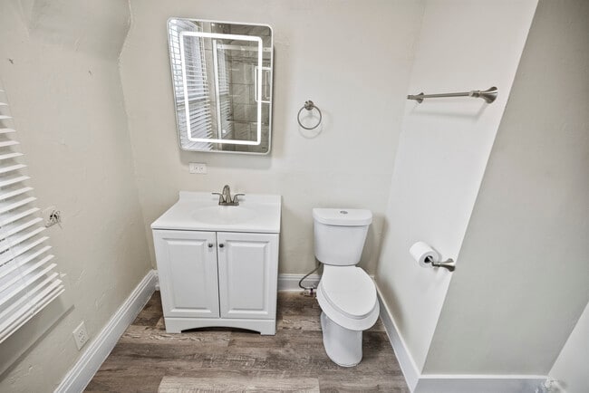 Building Photo - 3 Bed - 2 Bath