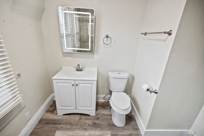 Foto del edificio - 3 Bed - 2 Bath