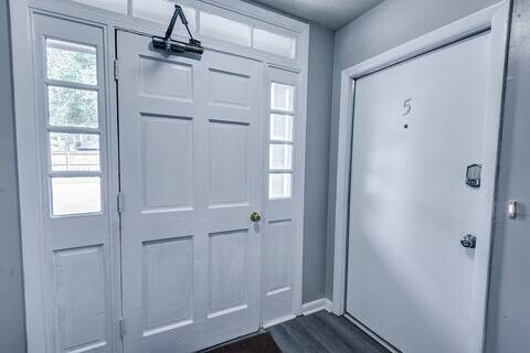 Building Photo - 18 S Catherine St