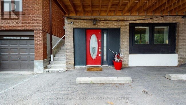 Building Photo - 546 Eglinton Ave E