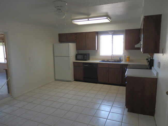 Foto del edificio - Great Property with a HUGE backyard in Tempe!