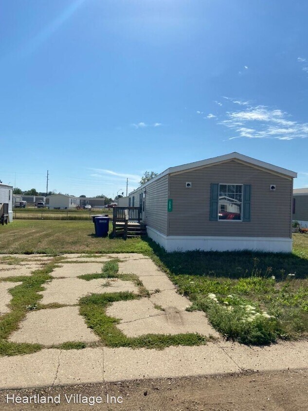 4 br, 2 bath House 260 B St House Rental in Dickinson, ND