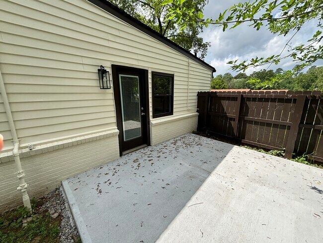 Building Photo - 2801 Circlewood Rd