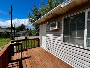 Building Photo - 808 S 15th Ave