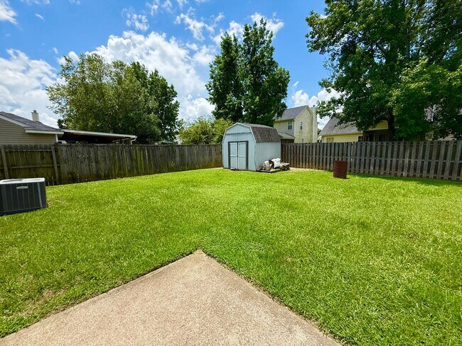 Foto del edificio - 4 Bedroom 2.5 Bath House in Quail Hill Goo...