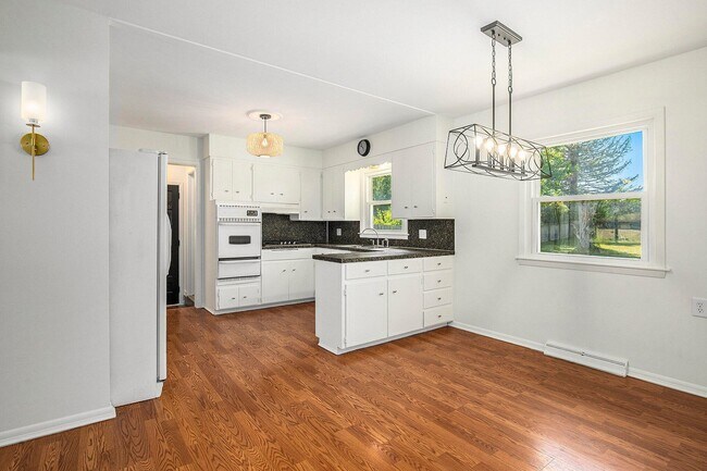 Foto del edificio - 4457 Curwood Ave SE