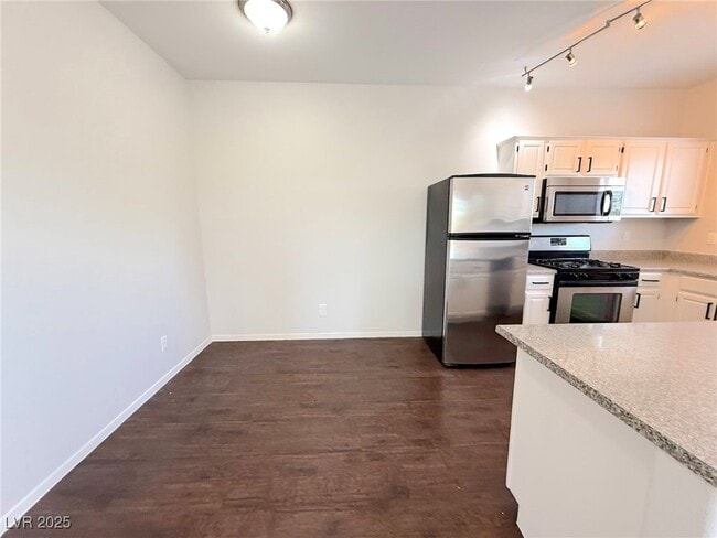 Building Photo - 5655 E Sahara Ave