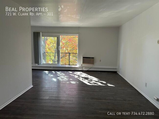 Foto del edificio - 721 W Clark Rd