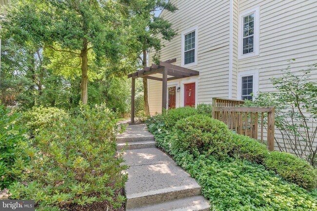 Foto del edificio - 10070 Oakton Terrace Rd