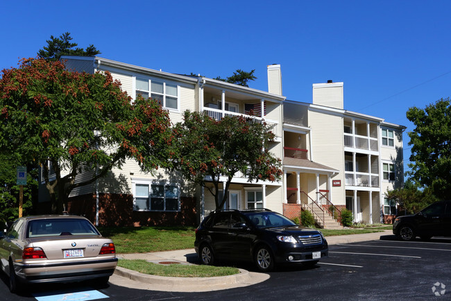 Building - Orchard Club Apartments