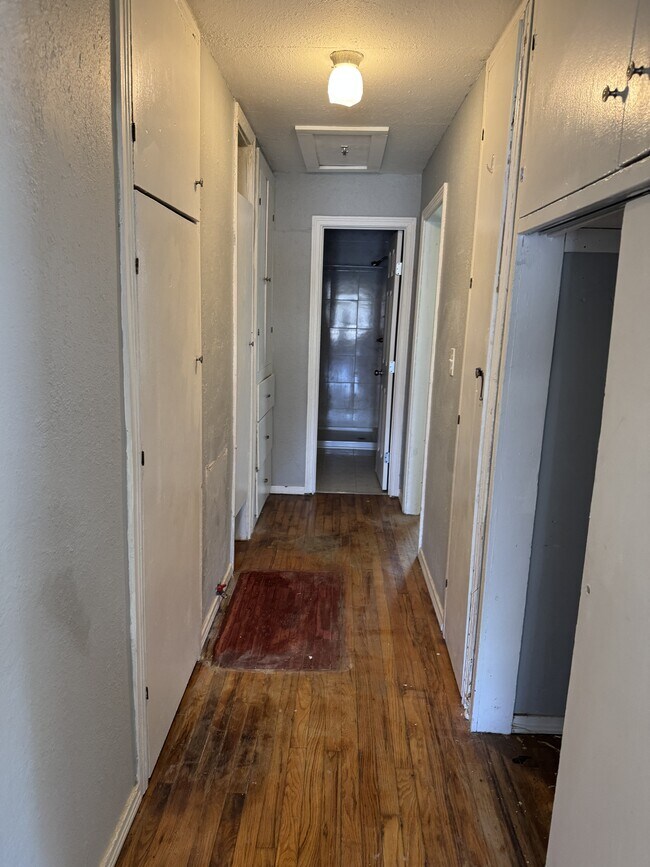 Building Photo - 6913 NW 36th St