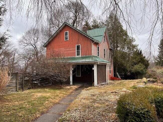 Building Photo - 800 Millcreek Rd