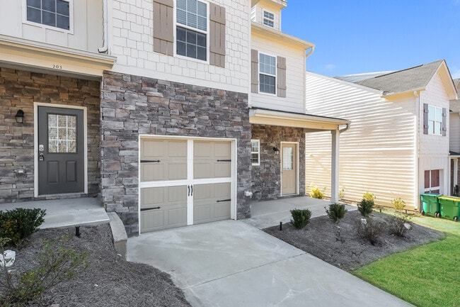 Building Photo - 207 Riley Cir