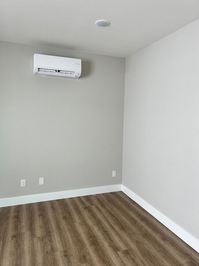 Building Photo - Brand New- Single Level 1 Bedroom