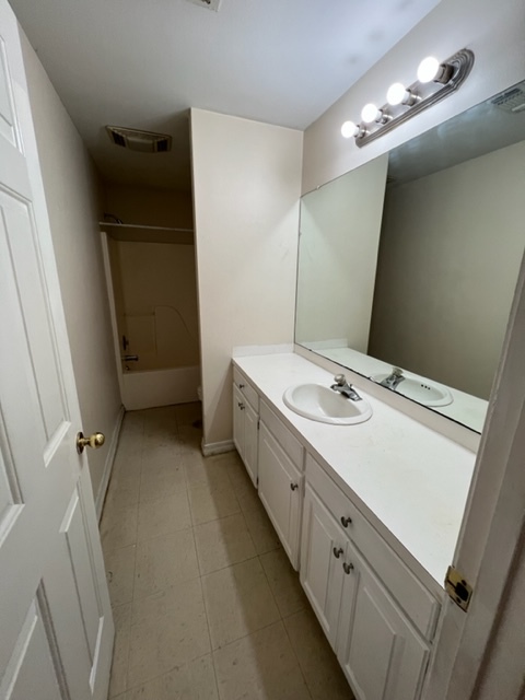 Building Photo - 3208 Sutton Dr