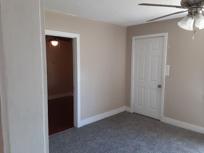 Foto del edificio - 419 W 14th St