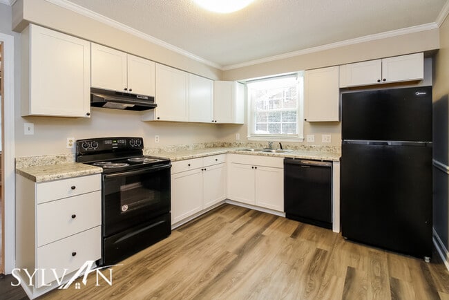 Building Photo - Cute 3BR 1.5BA Brick Home