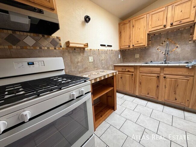 Foto del edificio - 1932 S Campbell Ave