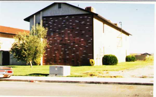 Foto del edificio - 5205 Redberry St