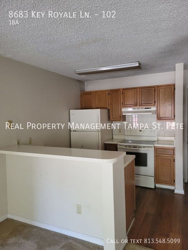 Foto del edificio - 8683 Key Royale Ln