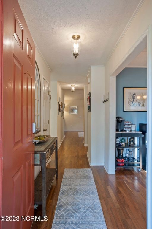 Building Photo - 6203 Baywood Dr