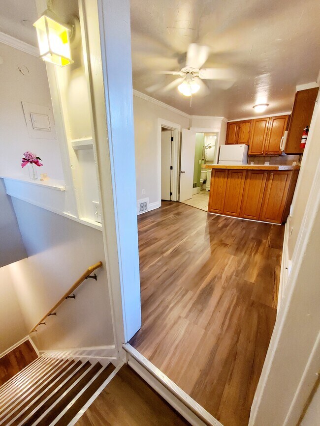 Living room - 412 County St