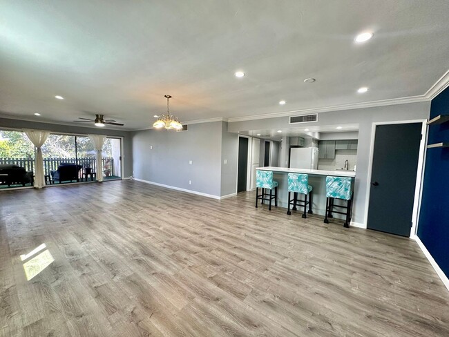 Foto del edificio - Stunning Condo Minutes from Downtown La Mesa