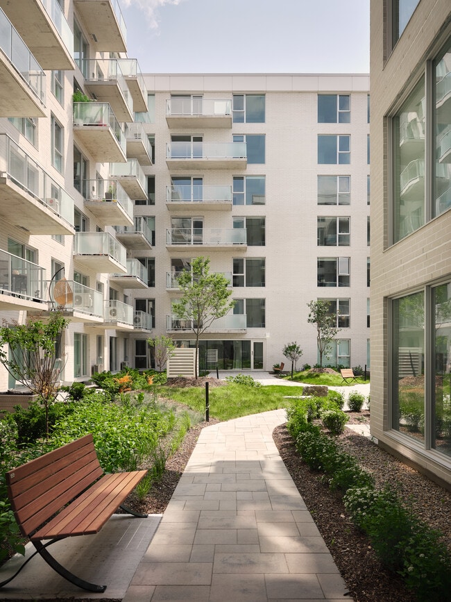 Building Photo - Mellem Manoir-Des-Trembles