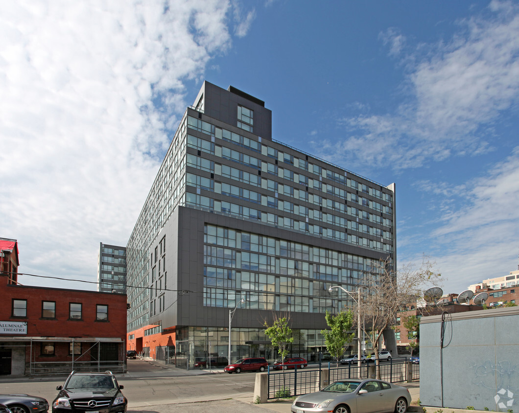 Building Photo - 288 King St E