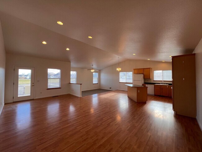 Foto del edificio - 3-bedroom Home in Desert Lakes Subdivision, Fernley