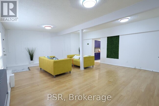 Photo du bâtiment - UPPER - 1108 ST.CLAIR AVENUE W