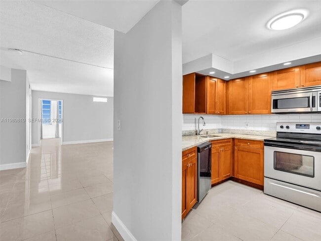 Foto del edificio - 1770 NE 191st St