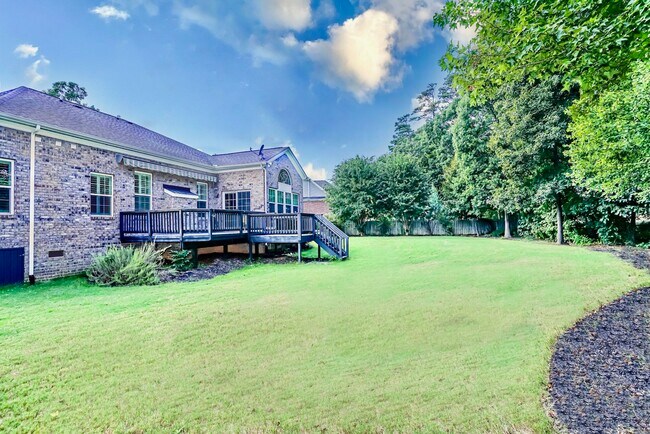 Foto del edificio - 100 Little Pond Dr