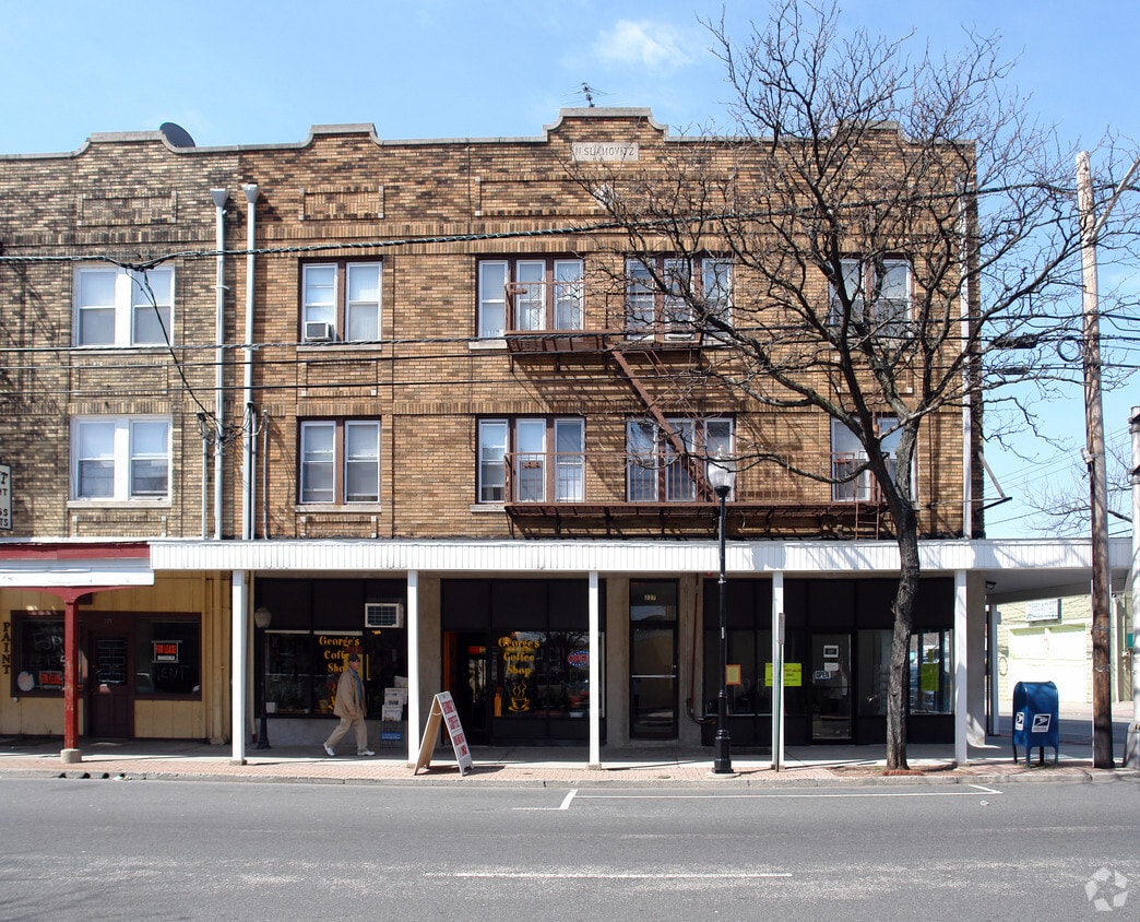 Building Photo - 227 Parker Ave